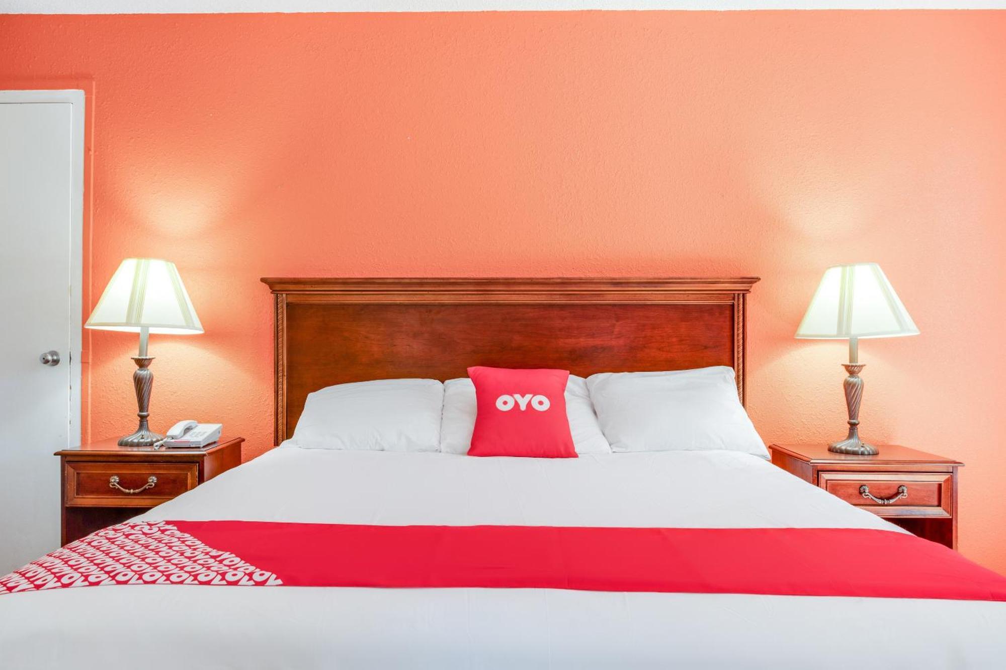 Oyo Hotel Mona Lake Muskegon Exterior foto