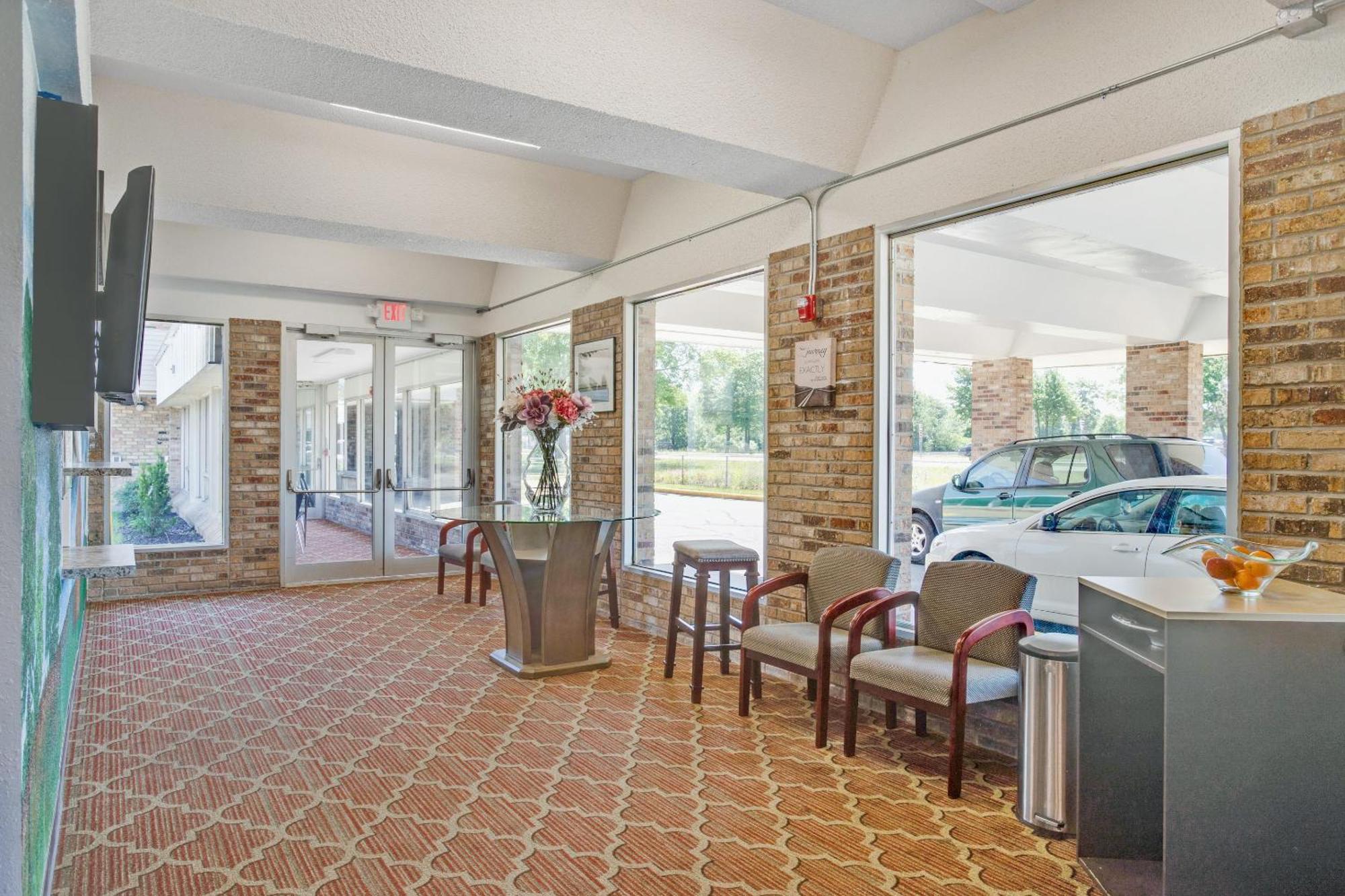 Oyo Hotel Mona Lake Muskegon Exterior foto